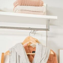 Porte-manteau Mural LINDHOLM à étagère -HOME24 Soldes 1000364014 230913 025 MOOD DETAILS P000000001000364014 mood