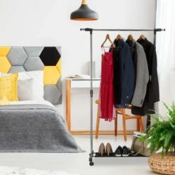 Portant à Vêtements Roulettes 14 Portant à Vêtements Roulettes -HOME24 Soldes 7d08bfd00cc24c6aa579436f7140c329