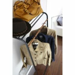 Yamazaki Porte-manteau Tour Inclinée Avec étagère -HOME24 Soldes 85324274731c41b5aa1328708ab86f33