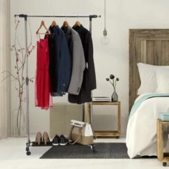 Portant à Vêtements Roulettes 13 Portant à Vêtements Roulettes -HOME24 Soldes a50abed2d0364aedaeb7e7b97ce3fbd8