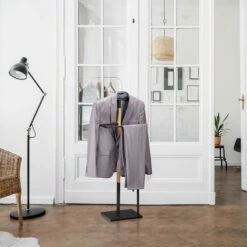 Valet De Chambre Noir Et Effet Bois -HOME24 Soldes f95cc71e647f4cd1b268c5a89b59a704